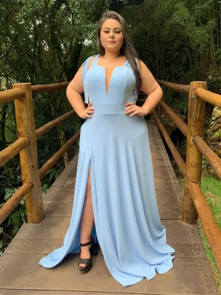 Vestido Madrinha de Casamento Azul Serenity com decote Ana Julia 