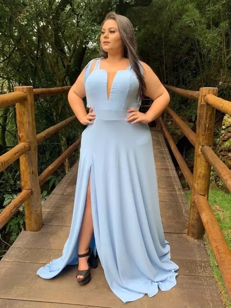 Vestido Madrinha de Casamento Azul Serenity com decote Ana Julia 