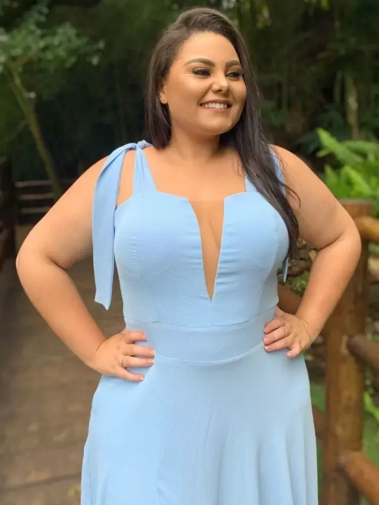 Vestido Madrinha de Casamento Azul Serenity com decote Ana Julia 