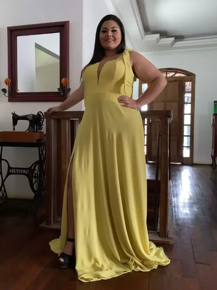 Vestido Madrinha de Casamento Amarelo com decote Ana Julia 