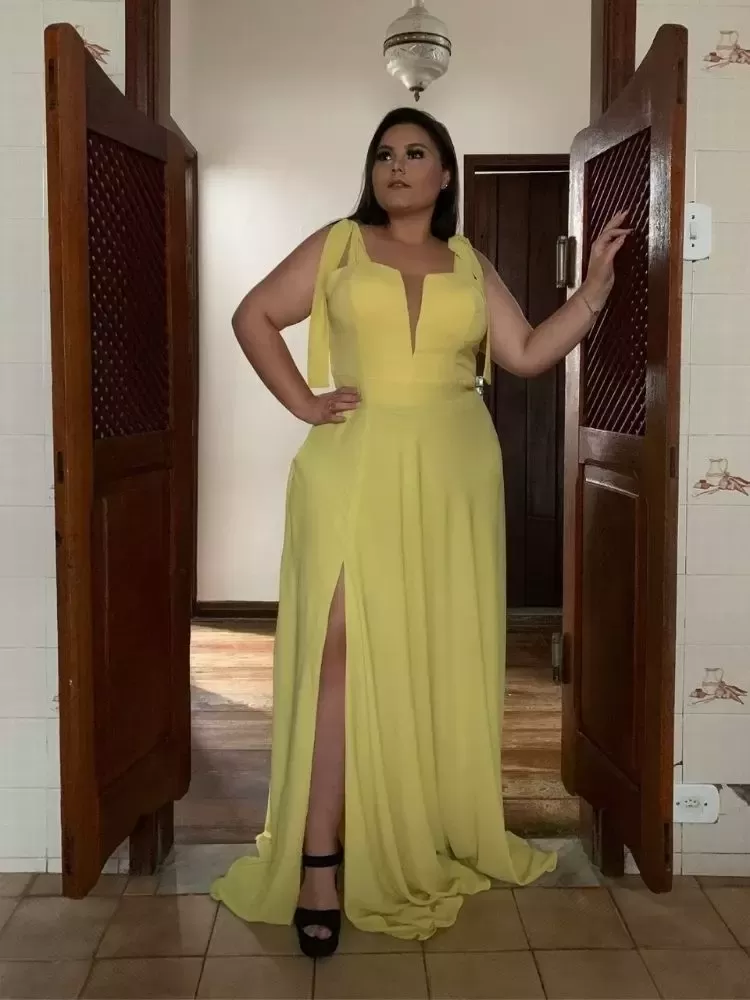 Vestido Madrinha de Casamento Amarelo com decote Ana Julia 