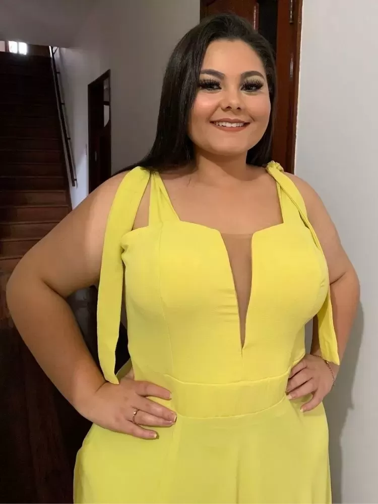 Vestido Madrinha de Casamento Amarelo com decote Ana Julia 