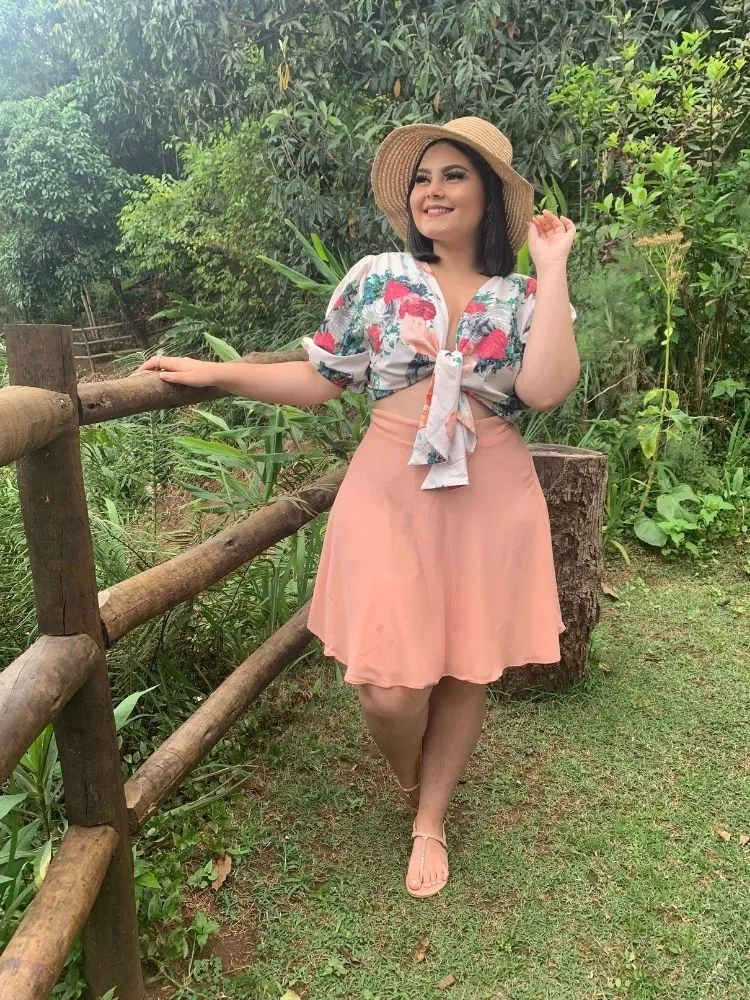 Conjunto Cropped Dos Anjos + Saia Curta Nude