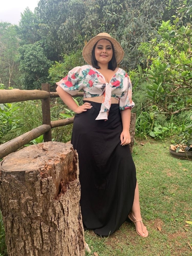 Conjunto Cropped Amarração Manga Bufante Dos Anjos e Saia Longa Preta