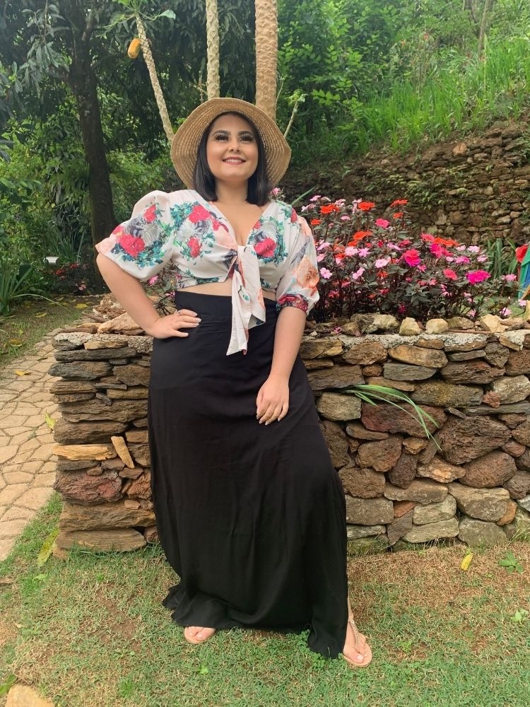 Conjunto Cropped Amarração Manga Bufante Dos Anjos e Saia Longa Preta