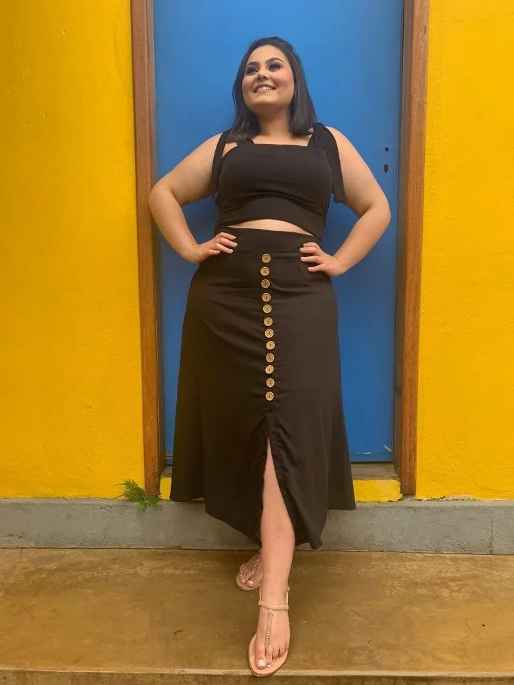 Conjunto Cropped Ana Julia Preto e Saia de Botões