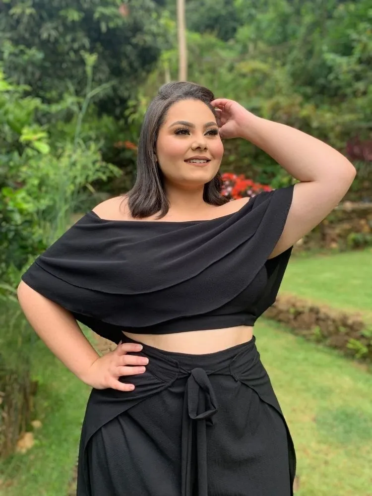 Conjunto Cropped Ciganinha Preto e Calça Envelope