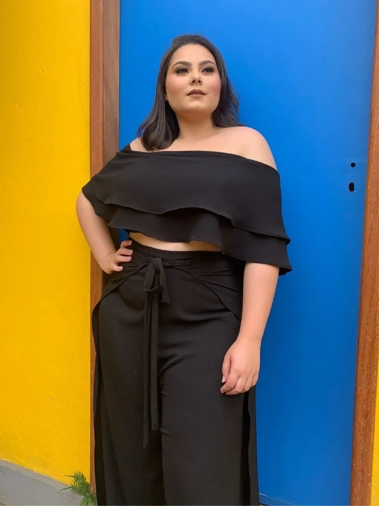 Conjunto Cropped Ciganinha Preto e Calça Envelope