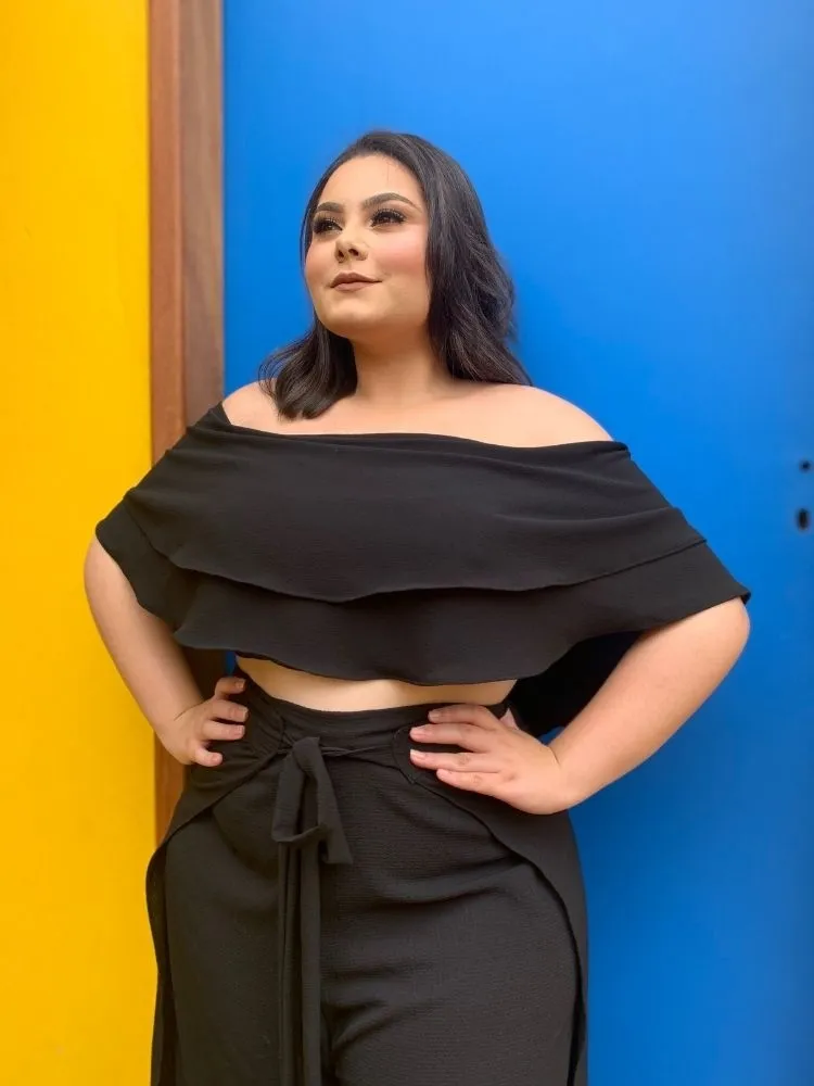 Conjunto Cropped Ciganinha Preto e Calça Envelope