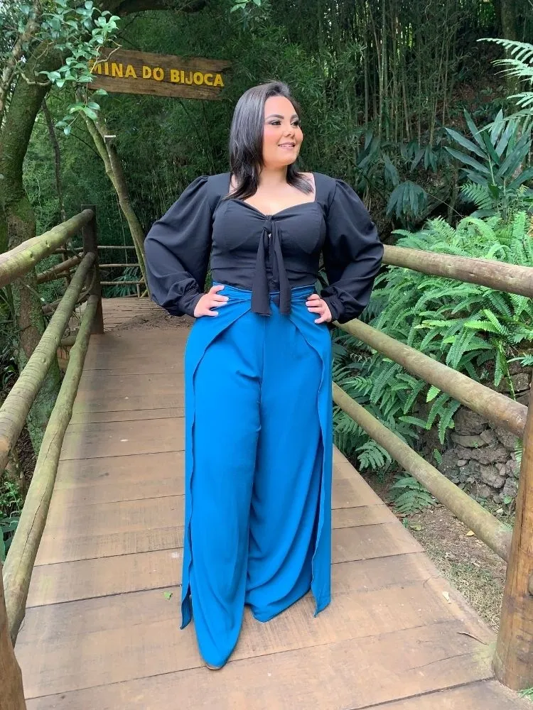 Conjunto Cropped Manga Bufante Preto e Calça Envelope Azul Turquesa