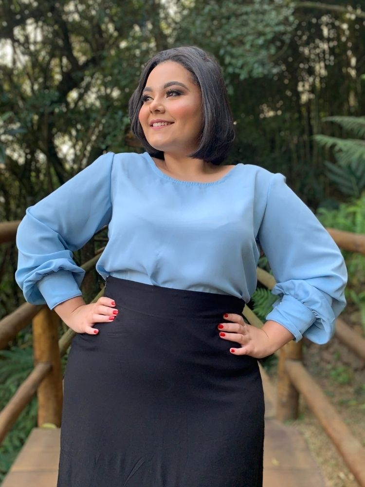 Blusa de decote redondo e manga comprida 