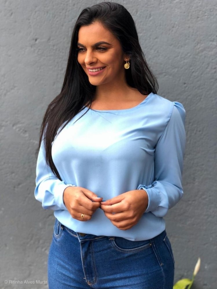 Blusa de decote redondo e manga comprida 
