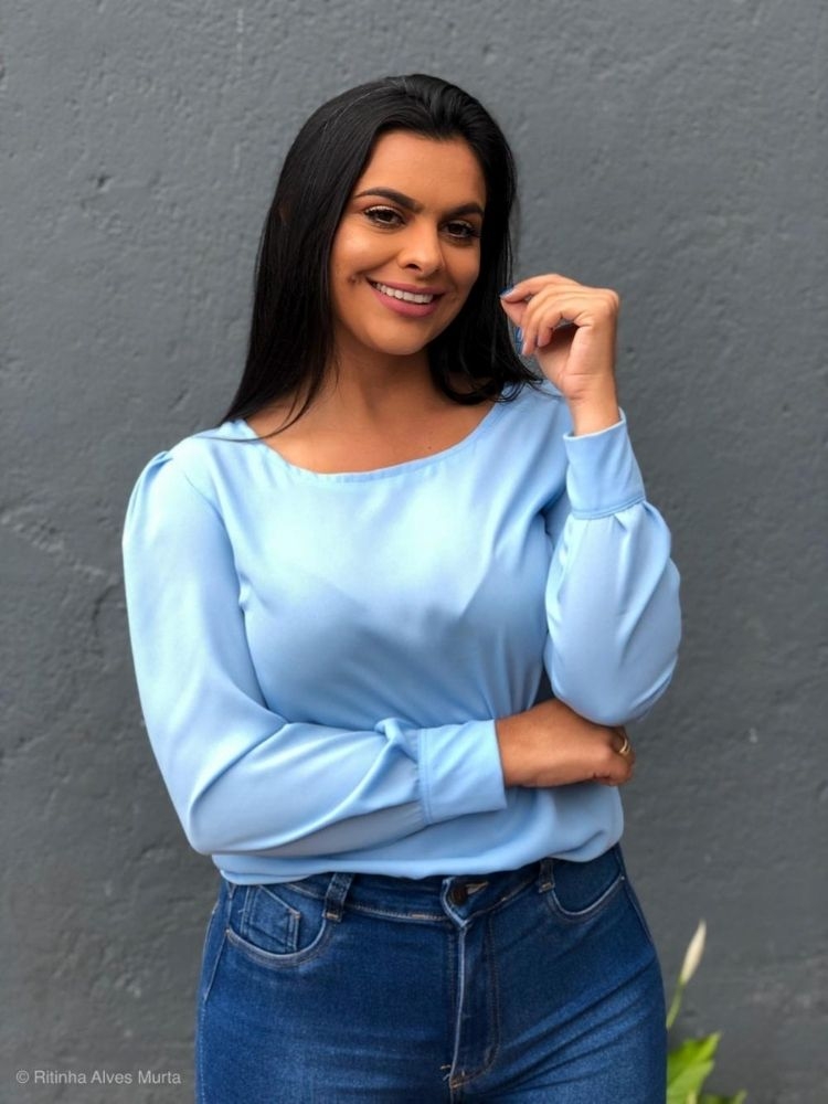 Blusa de decote redondo e manga comprida 