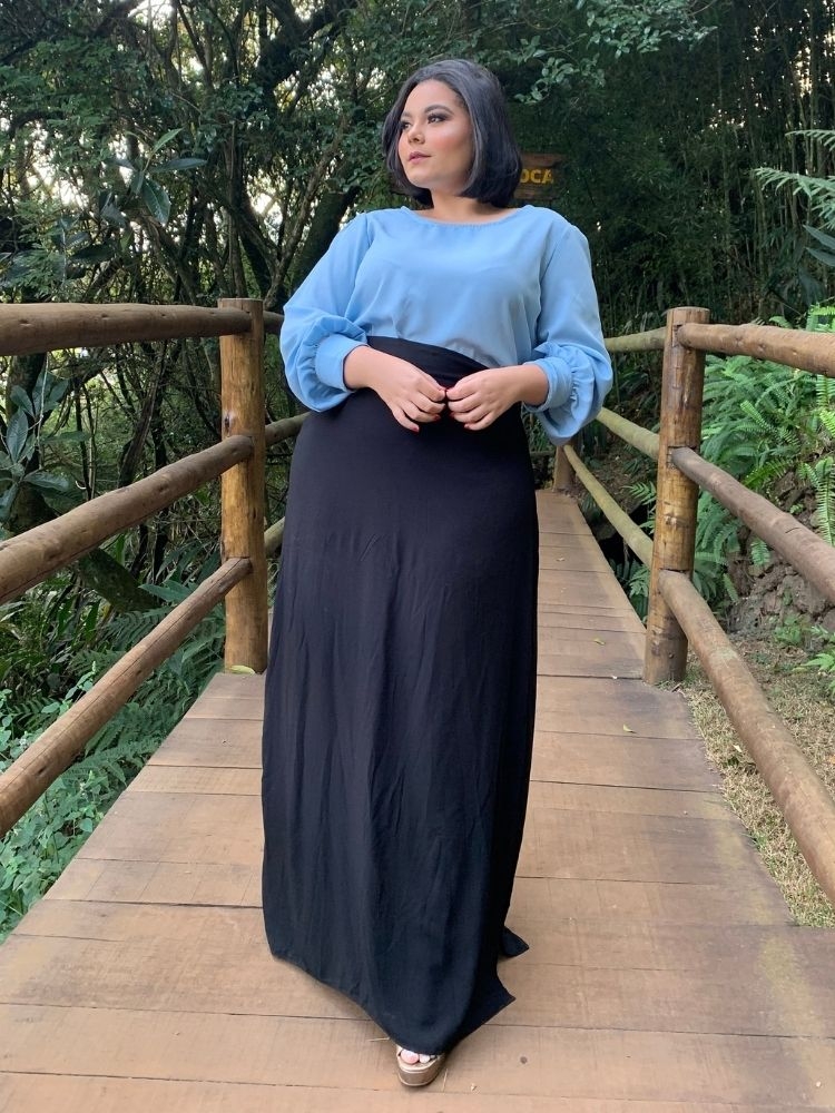 Blusa de decote redondo e manga comprida 