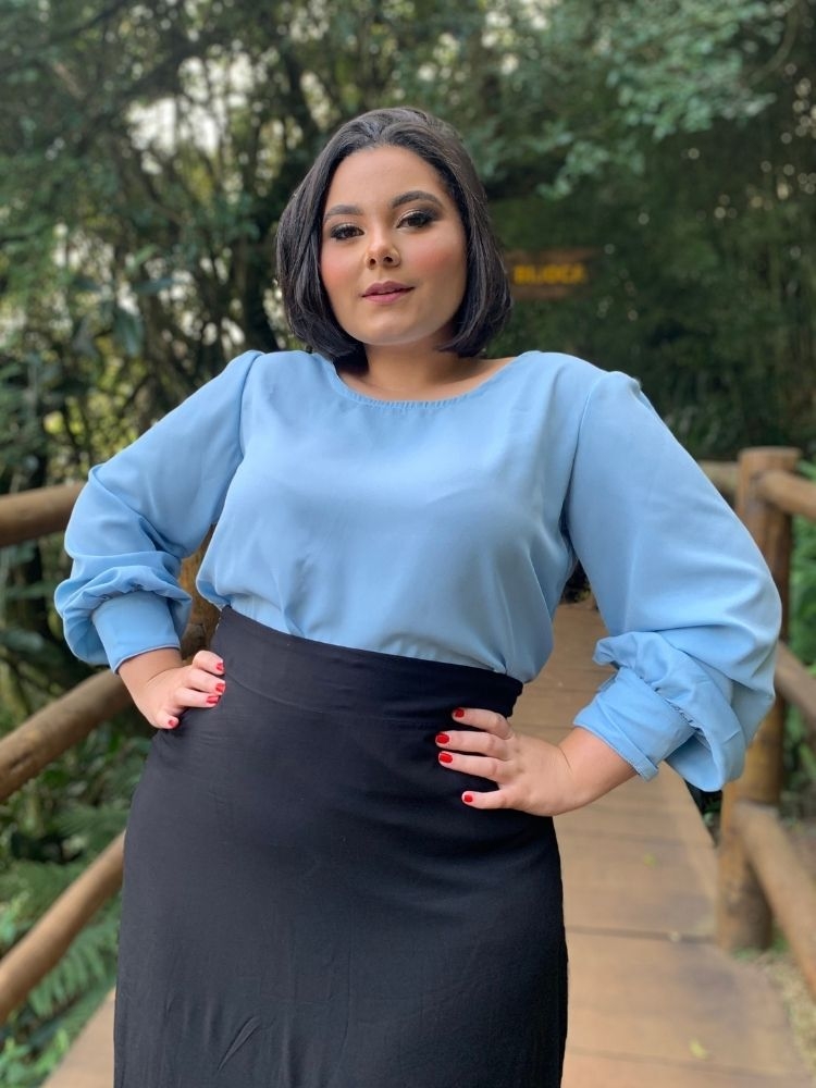 Blusa de decote redondo e manga comprida 