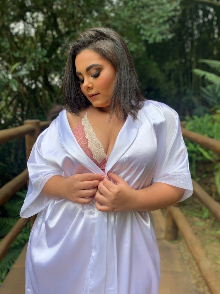 Robe De Cetim Modelo Patrícia Branco