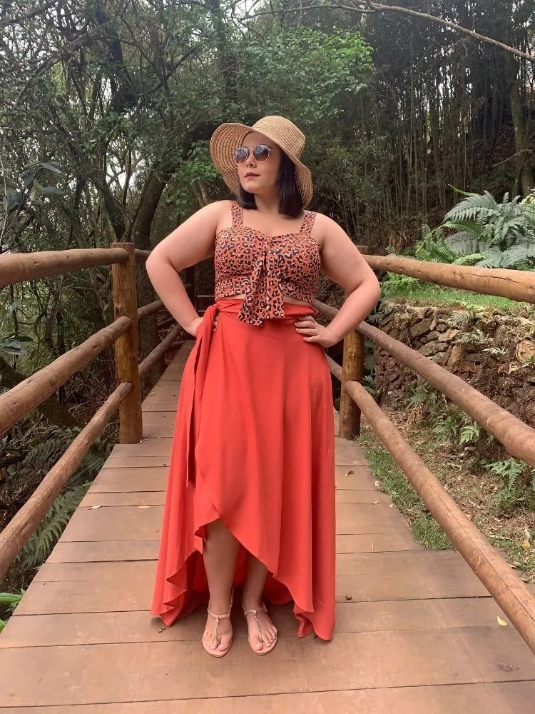 Conjunto Cropped Animal Print e Saia Envelope Redonda Coral