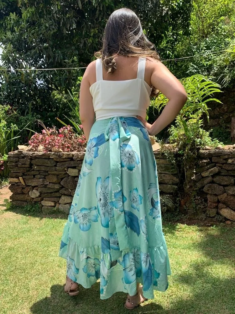 Conjunto Cropped Branco e Saia Envelope Floral