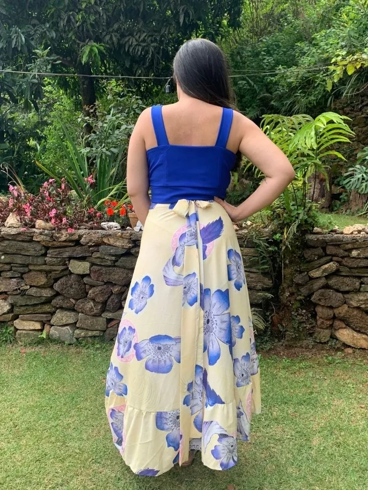 Conjunto Cropped Azul Royal e Saia Envelope Floral